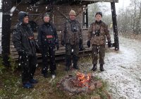 Värmande brasa i snövädret på Fågeltornskampen 4 maj 2019 Fot: Kenneth Rosén